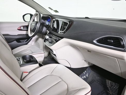 Used 2020 Chrysler Pacifica Limited w/ Advanced Safetytec Group image 15