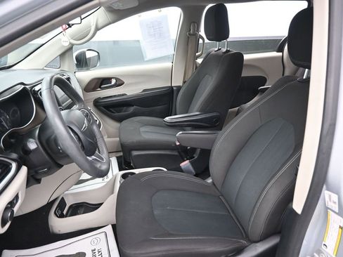 Used 2022 Chrysler Voyager LX FWD image 25