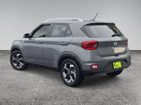 Used 2023 Hyundai Venue SEL FWD image 10