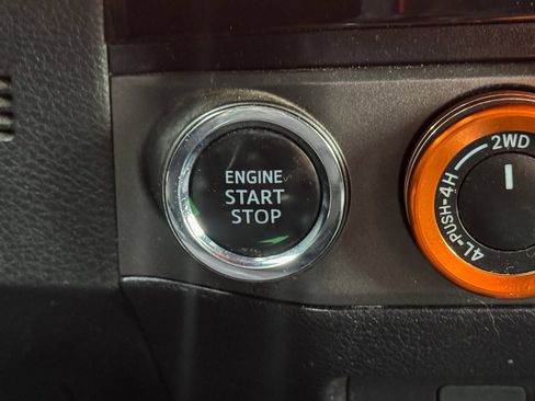 Used 2018 Toyota Tacoma TRD Off-Road image 12