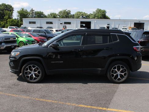 Used 2024 Jeep Compass Limited AWD/4WD image 5