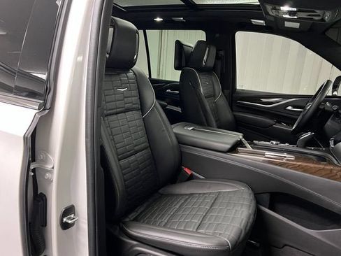 Certified 2024 Cadillac Escalade Premium Luxury Platinum AWD/4WD image 17
