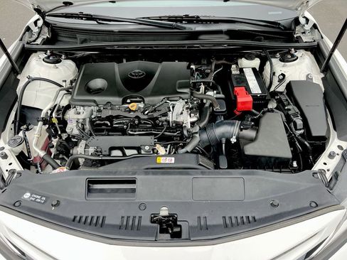 Used 2019 Toyota Camry SE w/ Carpet Mat Package image 23