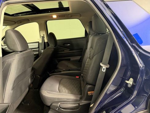 Used 2022 Nissan Pathfinder SV w/ SV Premium Package image 26