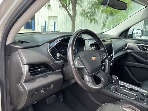 Certified 2020 Chevrolet Traverse LT FWD image 10
