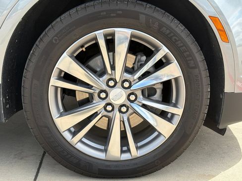 Certified 2022 Cadillac XT5 Premium Luxury w/ Technology Package FWD image 9