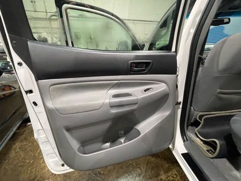 Used 2011 Toyota Tacoma 4x4 Double Cab w/ TRD Sport Pkg image 28