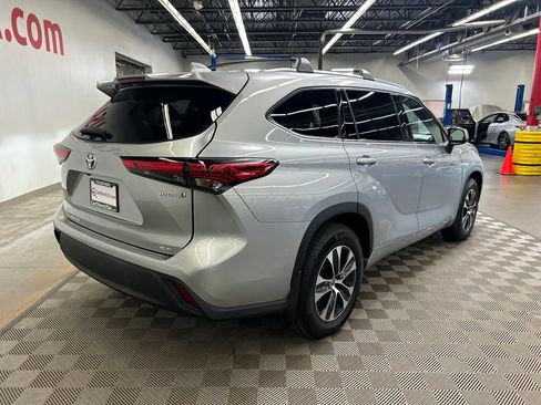 Used 2021 Toyota Highlander XLE FWD image 7