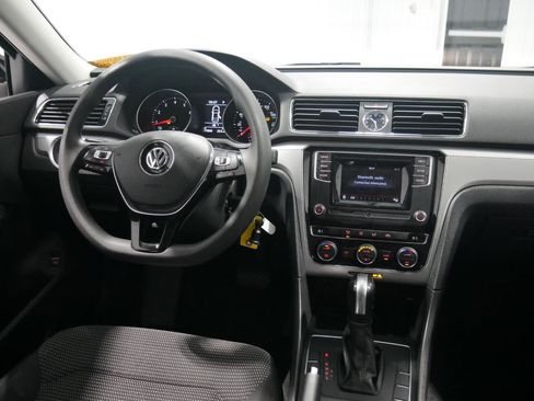 Used 2017 Volkswagen Passat 1.8T S image 18
