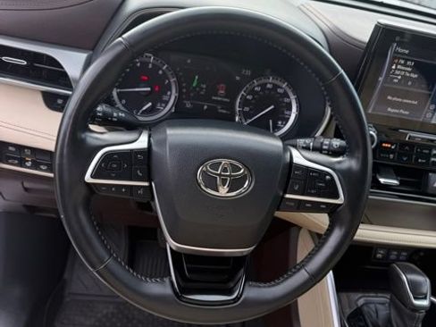 Used 2022 Toyota Highlander Platinum AWD/4WD image 19
