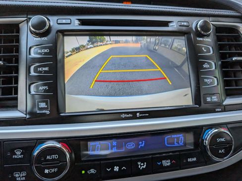 Used 2015 Toyota Highlander Limited FWD image 17