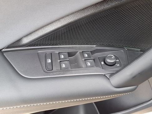 New 2026 Volkswagen Tiguan SE R-Line FWD image 11