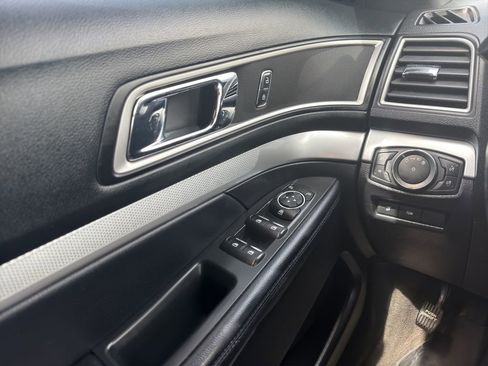 Used 2017 Ford Explorer XLT w/ Equipment Group 202A FWD image 12