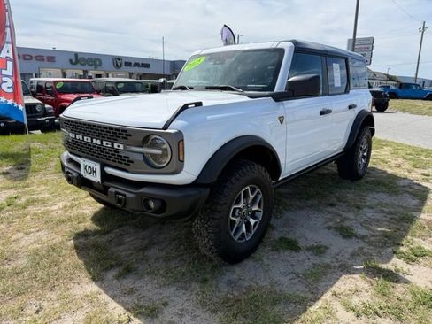 Used 2025 Ford Bronco Badlands AWD/4WD image 3