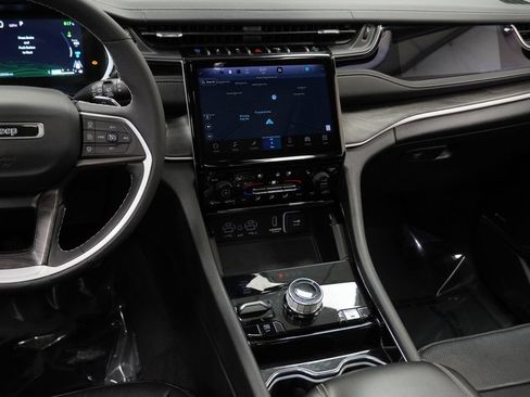 Certified 2022 Jeep Grand Cherokee Limited 4xe w/ Luxury Tech Group II AWD/4WD image 25