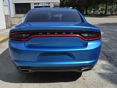 Used 2019 Dodge Charger SXT RWD image 4