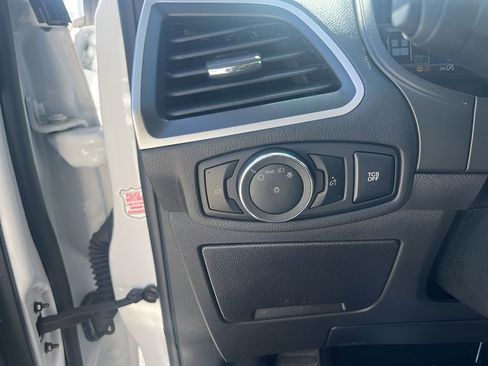 Used 2024 Ford Edge SEL image 17