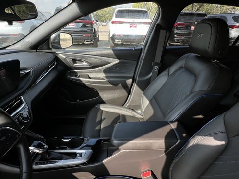 Used 2025 Buick Envista Sport Touring image 22