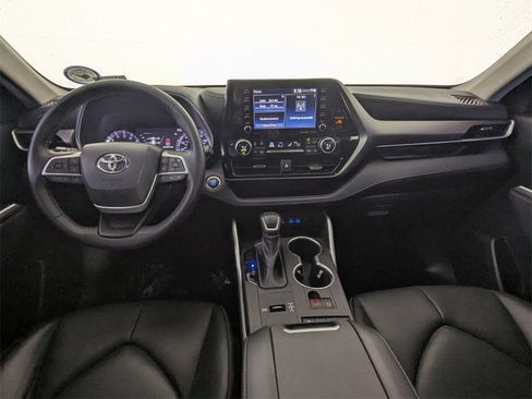 Used 2022 Toyota Highlander XLE image 15