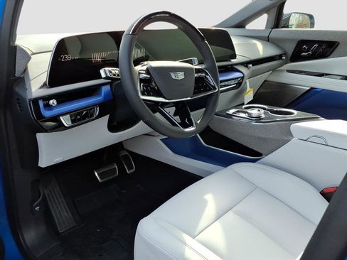 New 2026 Cadillac Optiq Luxury 1 image 12