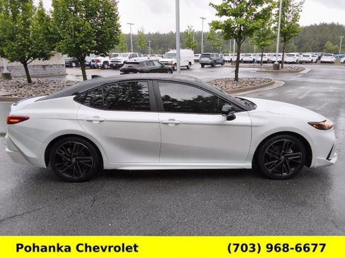 Used 2025 Toyota Camry XSE FWD image 8