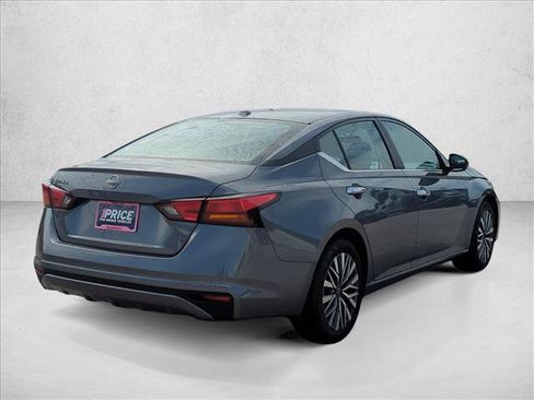 Used 2025 Nissan Altima 2.5 SV FWD image 6