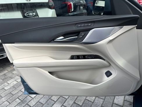 Used 2024 Cadillac CT4 Premium Luxury image 9