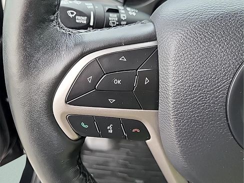 Used 2019 Jeep Grand Cherokee Altitude AWD/4WD image 18