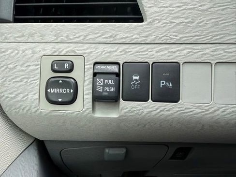 Used 2013 Toyota Sienna XLE w/ Premium Pkg image 13