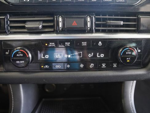 Used 2023 Nissan Pathfinder SL w/ Lighting Package (N92) FWD image 20