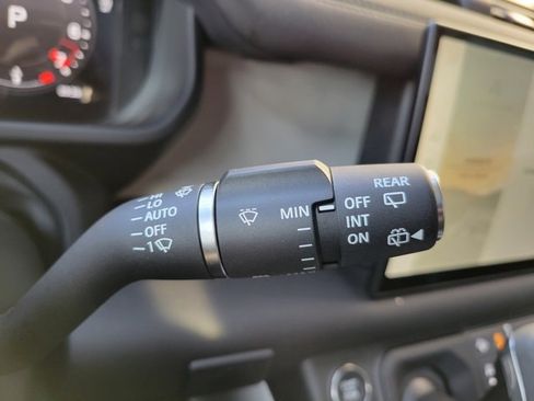 Used 2025 Land Rover Defender 110 S image 33