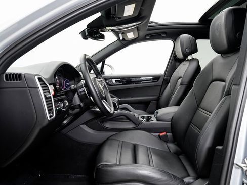 Used 2023 Porsche Cayenne image 6