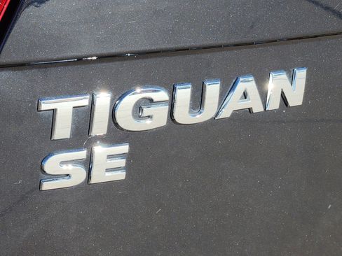 Used 2020 Volkswagen Tiguan SE w/ Panoramic Sunroof Package image 12