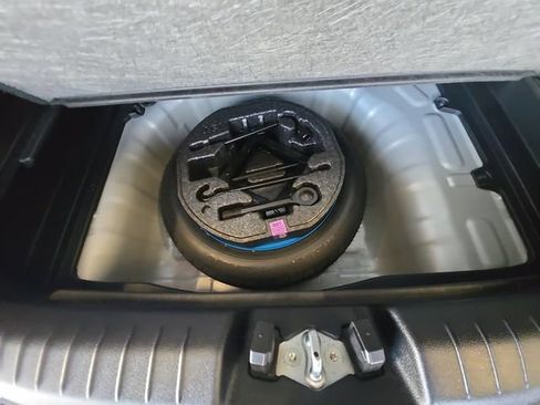 Used 2020 Hyundai Venue SE FWD image 28