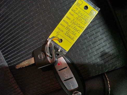 Used 2019 Nissan Titan S image 48