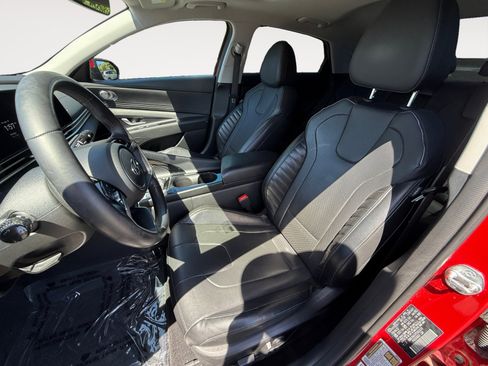 Used 2023 Hyundai Elantra Limited FWD image 10