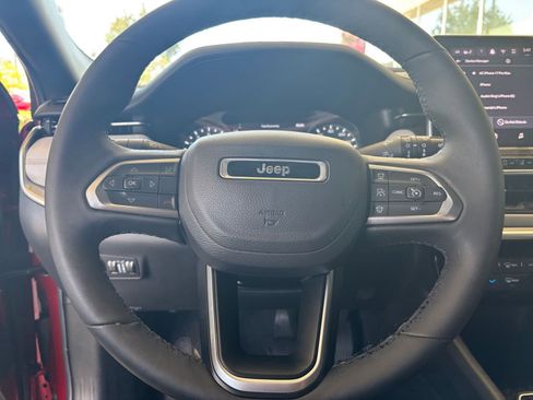 Used 2025 Jeep Compass Limited AWD/4WD image 29