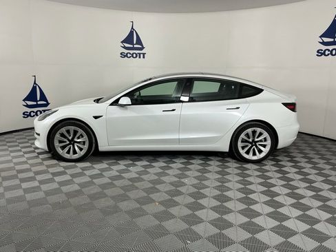Used 2023 Tesla Model 3 Standard Range image 3