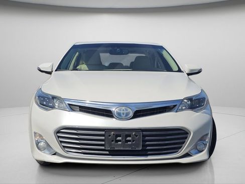 Used 2014 Toyota Avalon Limited w/ Technology Package FWD image 3