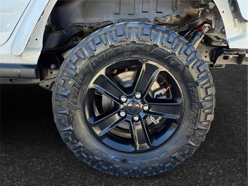 Used 2021 Jeep Wrangler Unlimited Sahara w/ Altitude AWD/4WD image 14
