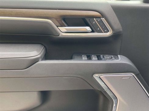 Used 2025 Chevrolet Silverado 2500 High Country w/ High Country Premium Package image 15