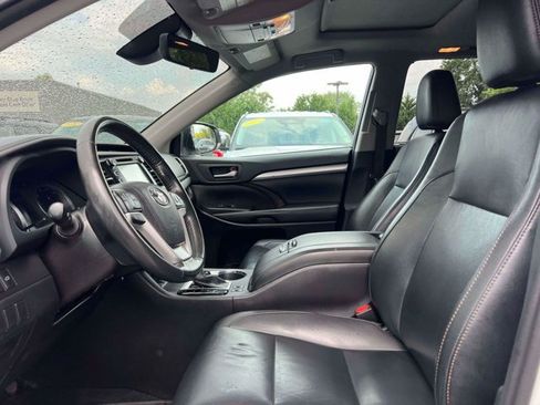 Used 2019 Toyota Highlander XLE w/ Protection Package #3 AWD/4WD image 14