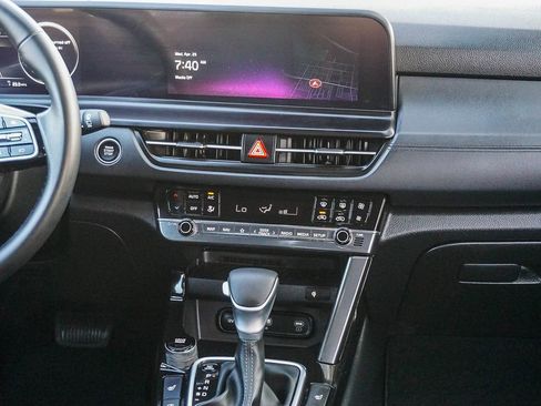 Certified 2024 Kia Seltos EX FWD image 16
