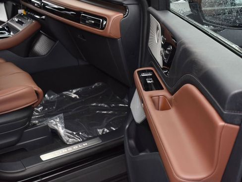 New 2026 Lincoln Aviator Reserve image 17