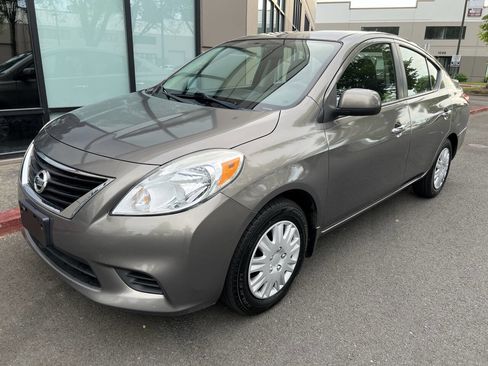Used 2013 Nissan Versa SV w/ Convenience Pkg FWD image 1