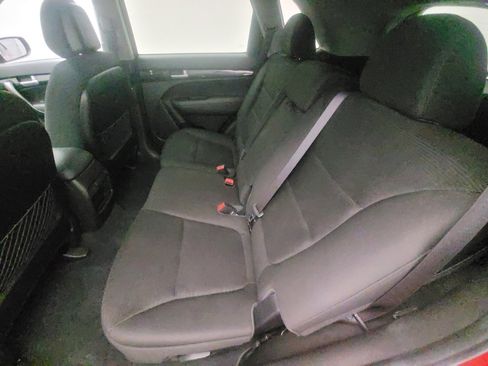 Used 2015 Kia Sorento LX image 18