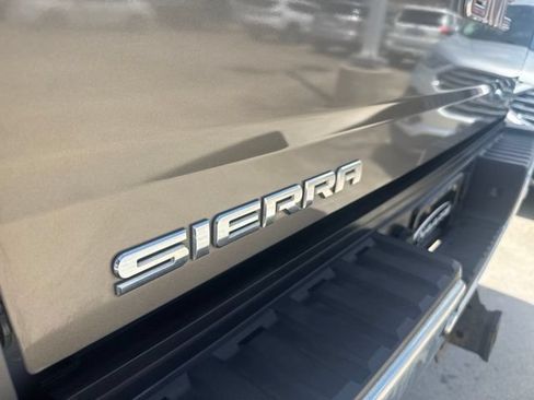 Used 2017 GMC Sierra 2500 SLT w/ Driver Alert Package AWD/4WD image 9