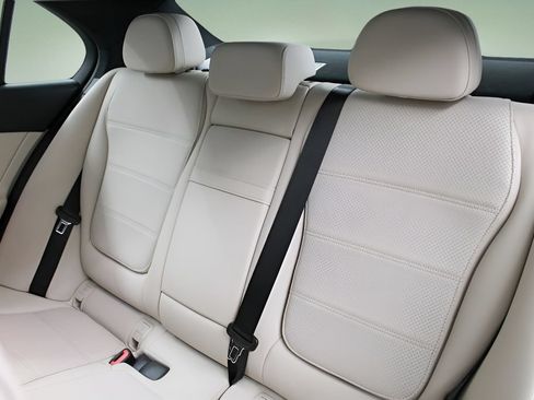 Used 2022 Mercedes-Benz C 300 Sedan image 25