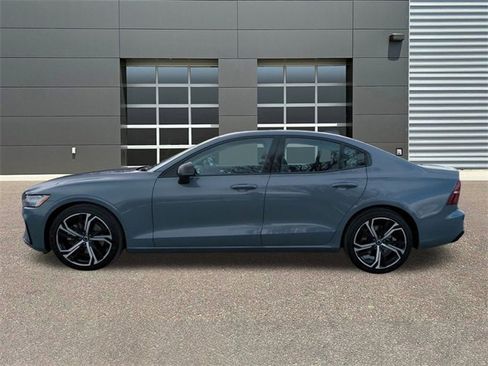 Used 2024 Volvo S60 B5 Core image 4