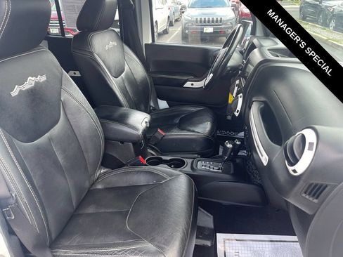 Used 2014 Jeep Wrangler Unlimited Sahara AWD/4WD image 32